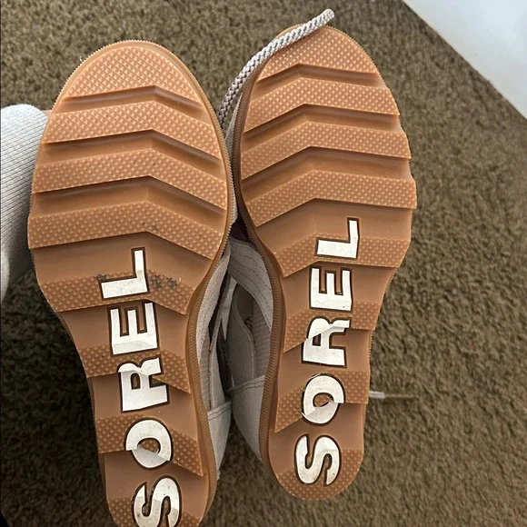 Sorel Women's Light Grey Wedge Sandals - Picture 3 of 3